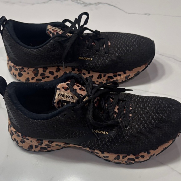 Brooks Women's Black Running Shoe with Leopard-Print Tan Midsole - Picture 4 of 12